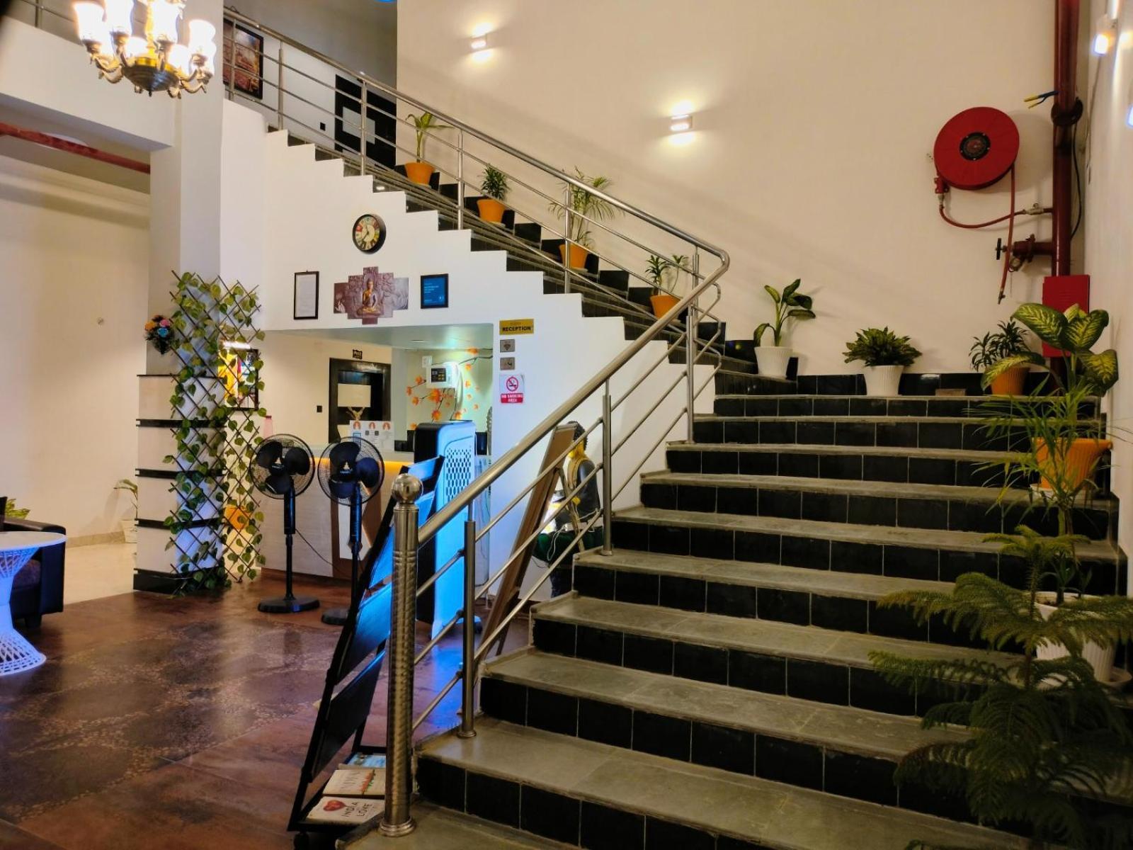 Hotel Buddha Park, Paharia, Варанаси Екстериор снимка
