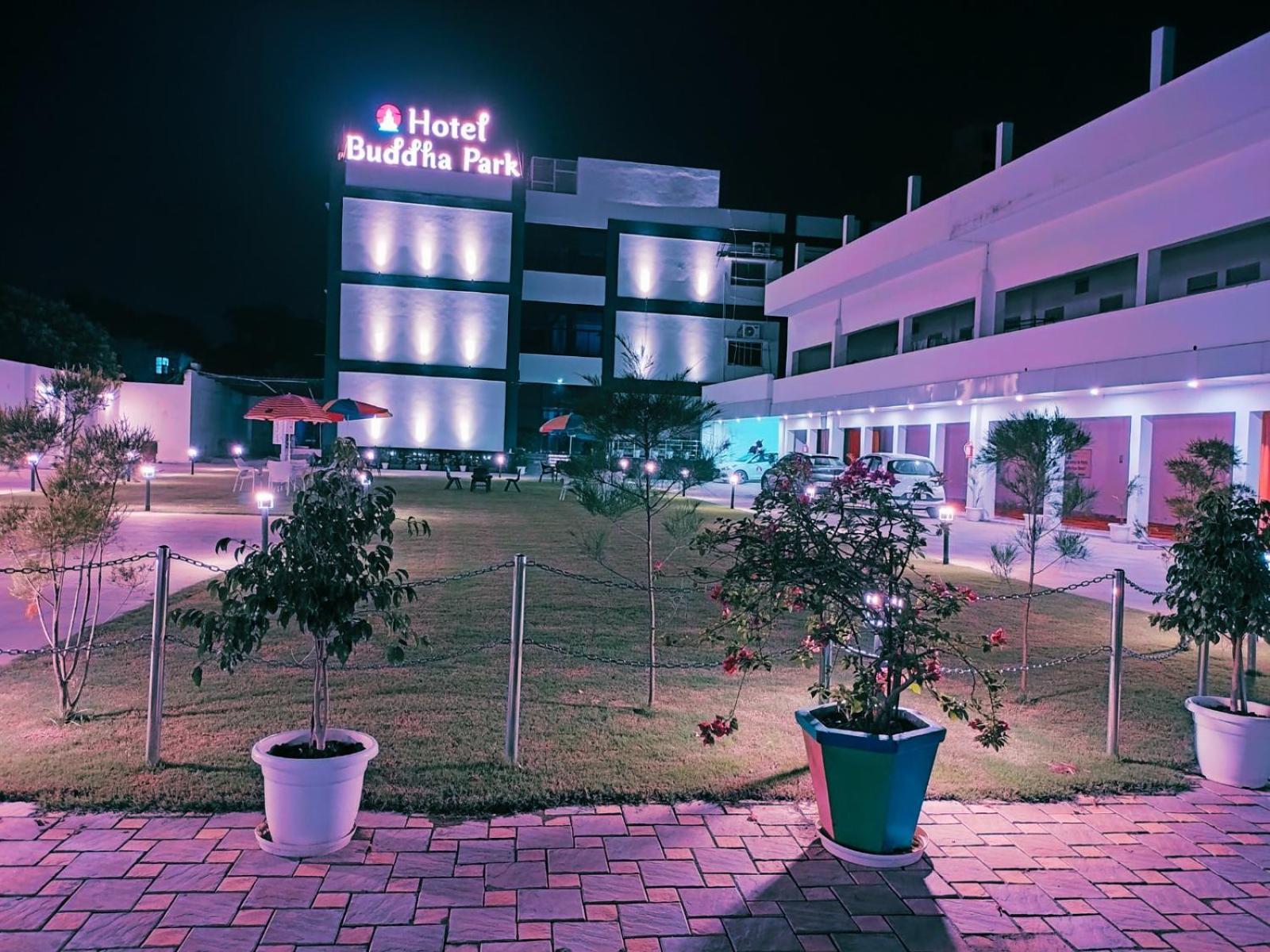 Hotel Buddha Park, Paharia, Варанаси Екстериор снимка